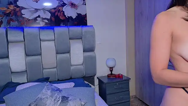 Snapshot of saramikaelson chatting on September 2025 10:54:01 PM saramikaelson online show from September 2025 10:54:01 PM