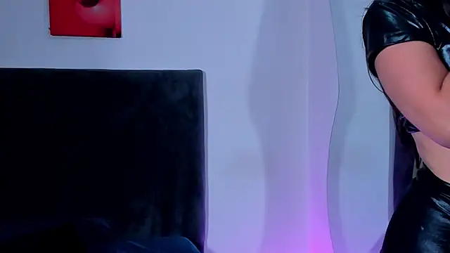 Snapshot of saramikaelson chatting on November 2025 10:54:01 PM saramikaelson online show from November 2025 10:54:01 PM