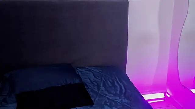 Snapshot of saramikaelson chatting on December 2025 08:16:02 PM saramikaelson online show from December 2025 08:16:02 PM