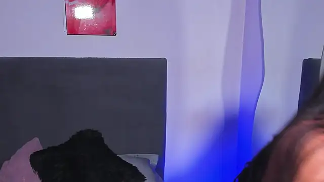 saramikaelson online show from April 2026 12:27:01 AM