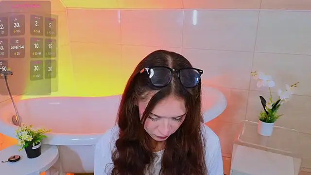 Snapshot of Adetta chatting on September 2025 11:55:01 AM Adetta online show from September 2025 11:55:01 AM