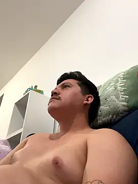 Snapshot of michael877675 chatting on January 2026 12:24:01 AM michael877675 online show from January 2026 12:24:01 AM