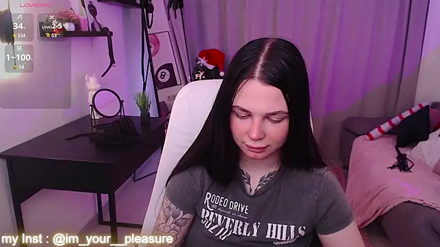 Michela Fruet online show from December 2025 01:24:02 AM