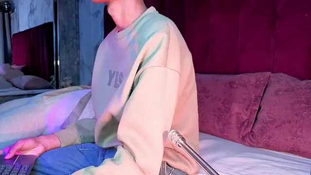 PrincePoppy online show from March 2026 02:02:02 AM