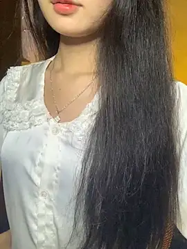 Snapshot of Nhinhi18 chatting on December 2025 03:30:01 PM Nhinhi18 online show from December 2025 03:30:01 PM