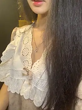 Snapshot of Nhinhi18 chatting on May 2026 02:57:01 PM Nhinhi18 online show from May 2026 02:57:01 PM