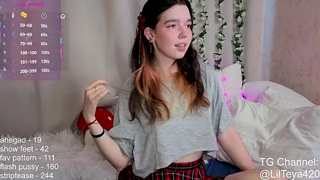 Snapshot of little_Teya chatting on September 2025 08:36:02 AM little Teya online show from September 2025 08:36:02 AM