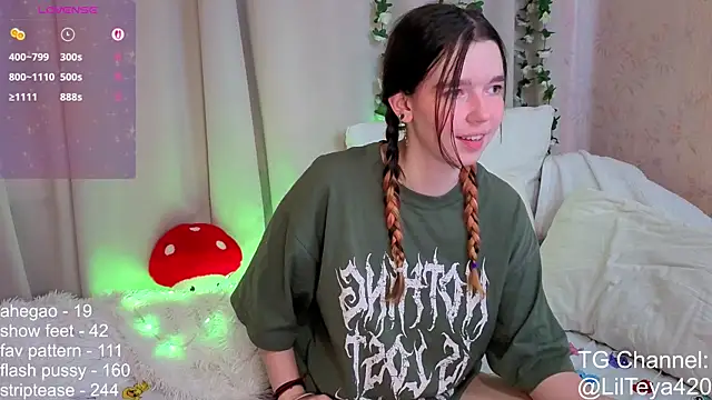 Snapshot of little_Teya chatting on September 2025 11:11:01 AM little Teya online show from September 2025 11:11:01 AM