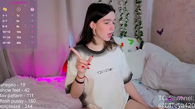 Snapshot of little_Teya chatting on September 2025 09:47:02 AM little Teya online show from September 2025 09:47:02 AM