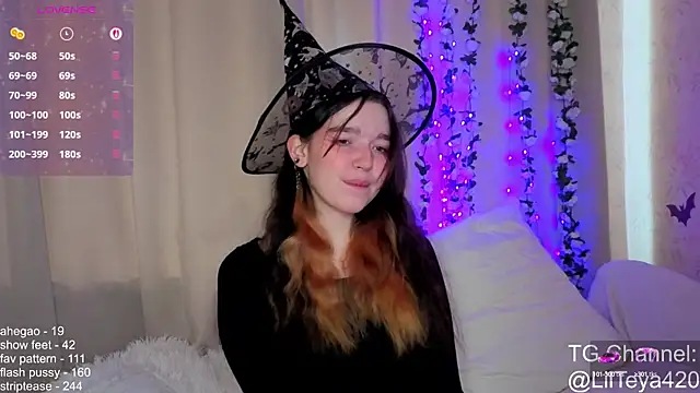 Snapshot of little_Teya chatting on October 2025 09:54:01 AM little Teya online show from October 2025 09:54:01 AM