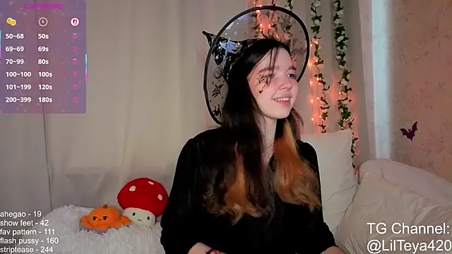 Snapshot of little_Teya chatting on October 2025 10:26:01 AM little Teya online show from October 2025 10:26:01 AM