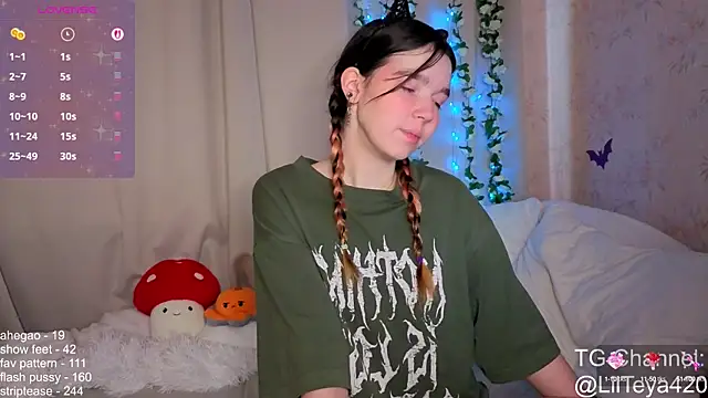 Snapshot of little_Teya chatting on October 2025 11:11:01 AM little Teya online show from October 2025 11:11:01 AM