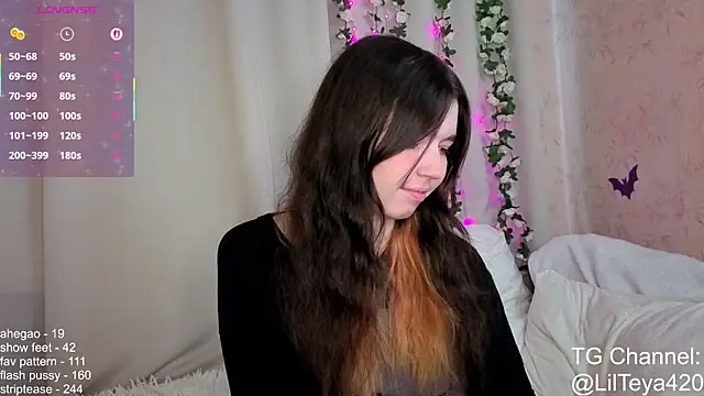 Snapshot of little_Teya chatting on October 2025 10:40:02 AM little Teya online show from October 2025 10:40:02 AM