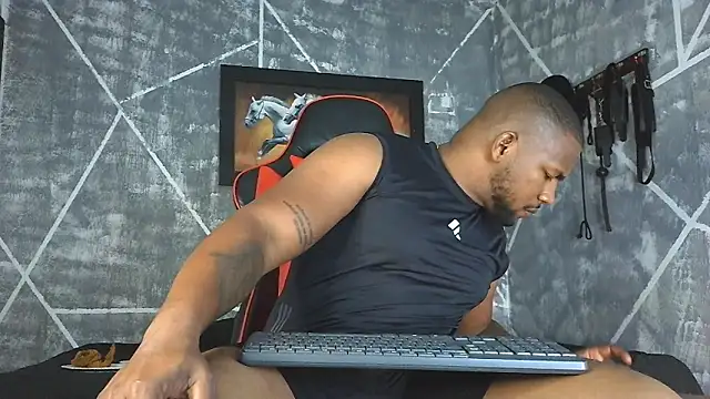 Snapshot of big_blackmen19 chatting on March 2026 01:21:02 AM big blackmen19 online show from March 2026 01:21:02 AM