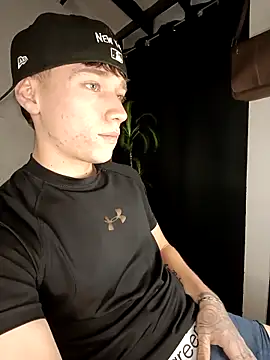 Logan sixxer online show from September 2025 10:44:01 PM