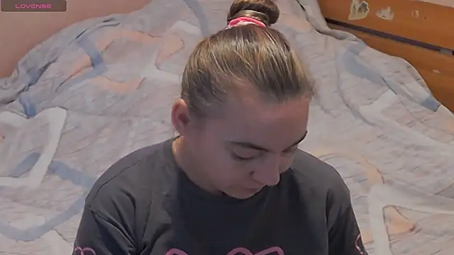 Snapshot of KatyNolann chatting on November 2025 10:37:01 AM KatyNolann online show from November 2025 10:37:01 AM