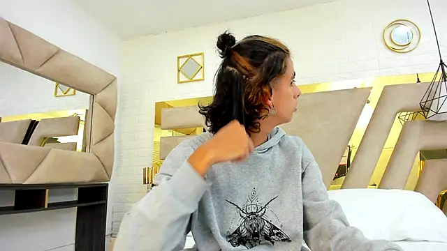 Ibratxandy online show from October 2025 06:39:01 PM