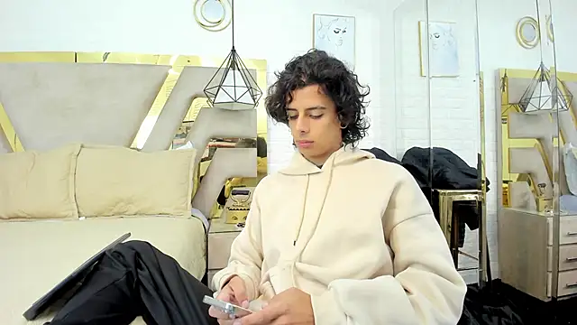 Ibratxandy online show from November 2025 12:00:02 PM