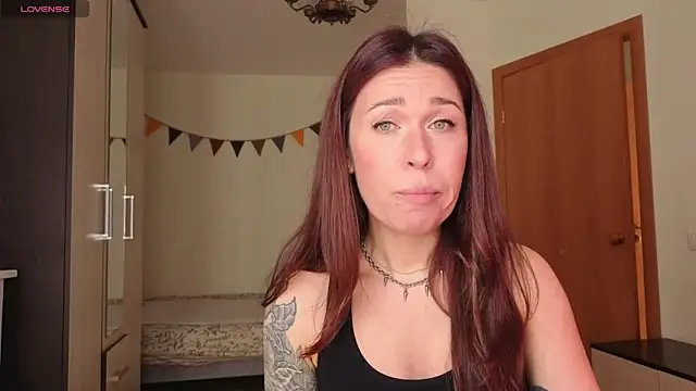 ReginaFoXXXy online show from April 2026 10:46:01 AM