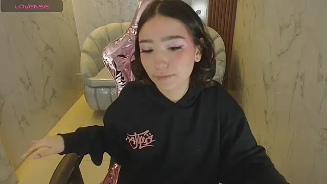 venuss09 s online show from December 2025 01:49:02 PM