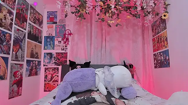 Snapshot of FluffyMelons chatting on April 2026 11:05:02 PM FluffyMelons online show from April 2026 11:05:02 PM