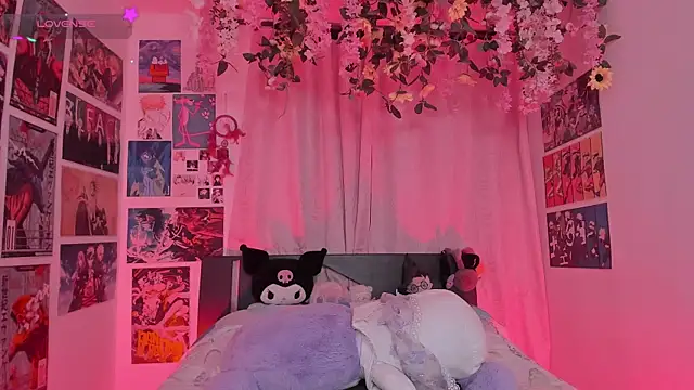 Snapshot of FluffyMelons chatting on April 2026 10:59:01 PM FluffyMelons online show from April 2026 10:59:01 PM