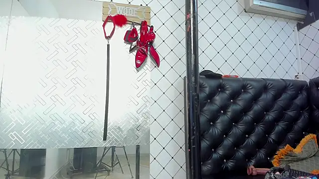 EMMA SANTANA online show from October 2025 07:23:01 PM