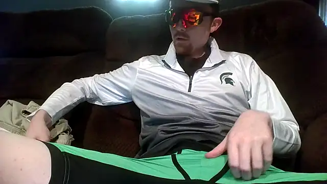 Snapshot of GayMITwink chatting on April 2026 07:10:01 PM GayMITwink online show from April 2026 07:10:01 PM