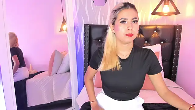 lucia-cute online show from March 2026 12:53:01 PM