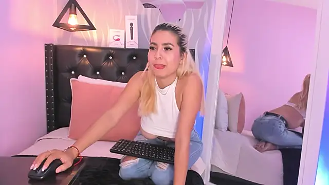 lucia-cute online show from March 2026 07:07:01 PM