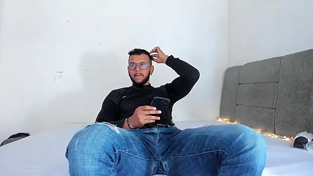 Snapshot of Edy_coltt chatting on September 2025 02:21:01 PM Edy coltt online show from September 2025 02:21:01 PM