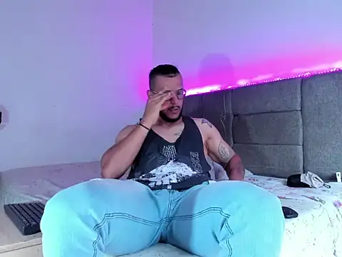 Snapshot of Edy_coltt chatting on October 2025 02:39:02 PM Edy coltt online show from October 2025 02:39:02 PM