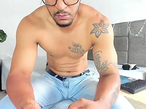 Snapshot of Edy_coltt chatting on January 2026 02:01:02 PM Edy coltt online show from January 2026 02:01:02 PM