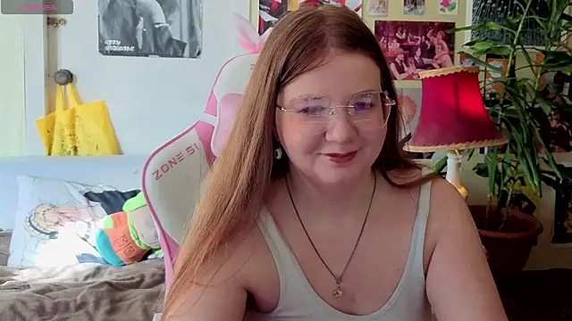 Snapshot of Sienna-Cow chatting on September 2025 11:37:01 AM Sienna-Cow online show from September 2025 11:37:01 AM