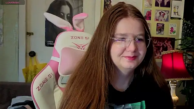 Snapshot of Sienna-Cow chatting on October 2025 01:01:01 PM Sienna-Cow online show from October 2025 01:01:01 PM