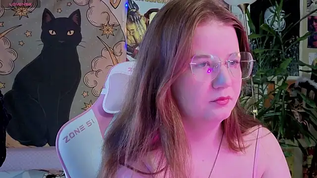 Snapshot of Sienna-Cow chatting on April 2026 08:42:01 AM Sienna-Cow online show from April 2026 08:42:01 AM