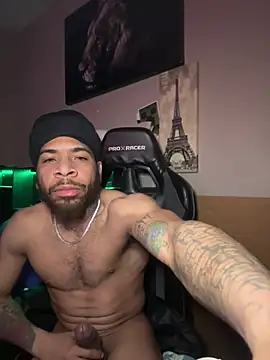 Snapshot of 1mistaGoodWood chatting on January 2026 04:05:02 AM 1mistaGoodWood online show from January 2026 04:05:02 AM