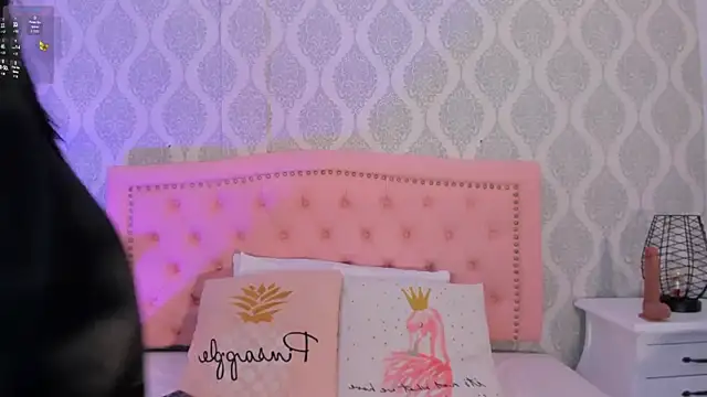 Snapshot of OnlyGia chatting on November 2025 08:08:02 PM OnlyGia online show from November 2025 08:08:02 PM