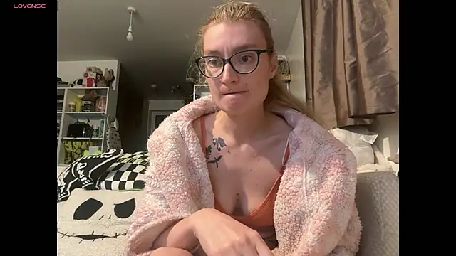 harleyblair online show from September 2025 10:00:01 PM