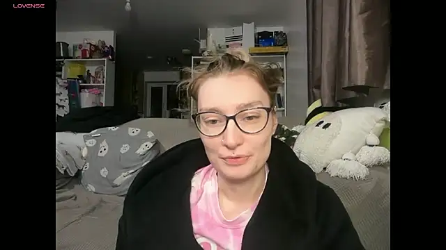 Snapshot of harleyblair chatting on April 2026 10:07:01 PM harleyblair online show from April 2026 10:07:01 PM