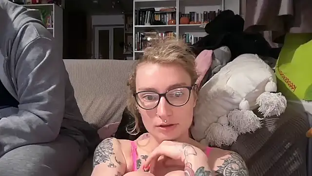 Snapshot of harleyblair chatting on May 2026 10:04:01 PM harleyblair online show from May 2026 10:04:01 PM