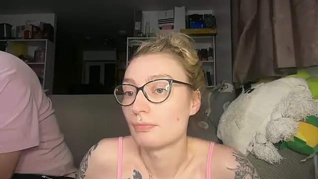 Snapshot of harleyblair chatting on May 2026 10:05:02 PM harleyblair online show from May 2026 10:05:02 PM