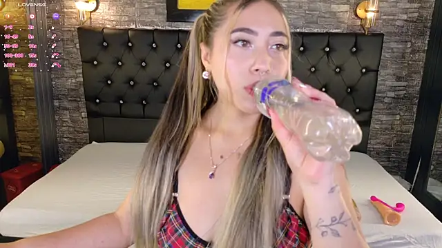  ManuVeelez online show from October 2025 04:35:02 AM