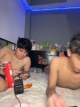 Kailertwink online show from July 2026 07:38:01 PM