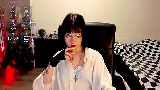 Snapshot of LiyaLuna chatting on December 2025 12:54:01 PM LiyaLuna online show from December 2025 12:54:01 PM