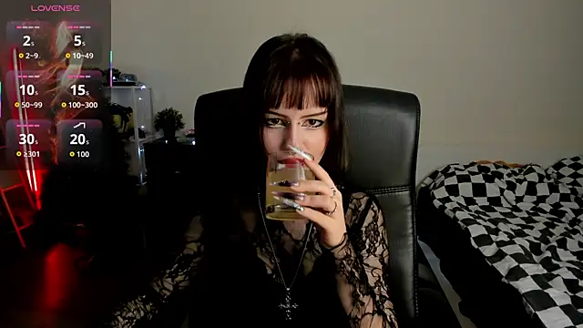 Snapshot of LiyaLuna chatting on December 2025 01:07:01 PM LiyaLuna online show from December 2025 01:07:01 PM