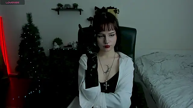 Snapshot of LiyaLuna chatting on January 2026 04:00:01 PM LiyaLuna online show from January 2026 04:00:01 PM