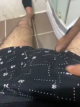 Snapshot of BatchedTracer chatting on October 2025 11:50:04 PM BatchedTracer online show from October 2025 11:50:04 PM