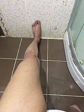 Snapshot of BatchedTracer chatting on January 2026 10:25:01 PM BatchedTracer online show from January 2026 10:25:01 PM