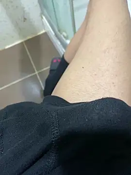 Snapshot of BatchedTracer chatting on January 2026 11:30:02 PM BatchedTracer online show from January 2026 11:30:02 PM